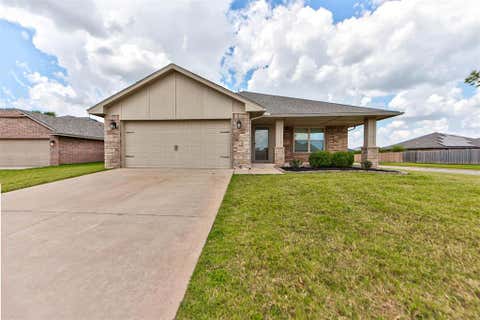 Photo of 1213 Laurel Creek Drive, Yukon, OK 73099 (MLS # 1239104)