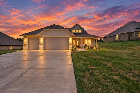 Photo of 151 Canyon Creek Lane, Guthrie, OK 73044 (MLS # 1242314)