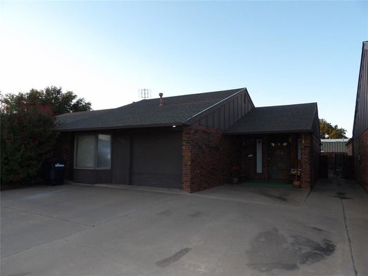 2122 CAMELOT DR, ENID, OK 73703 - Image 8b0f4e0ed9a7e77dc41dd7db65072313/3021755752