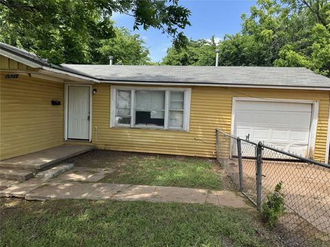 Photo of 1921 N Vine Street, Oklahoma City, OK 73121 (MLS # 1229091)