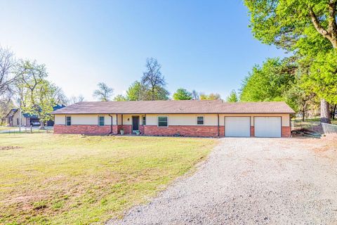 Photo of 15378 E Reno Avenue, Choctaw, OK 73020 (MLS # 1222643)