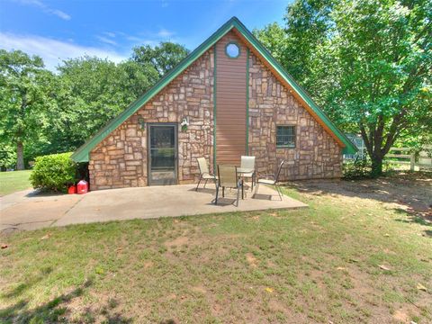 Photo of 1075 Wildfire Drive, Norman, OK 73026 (MLS # 1229965)