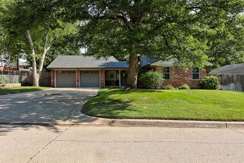 Photo of 1609 Chestnut Lane, Norman, OK 73072 (MLS # 1229137)