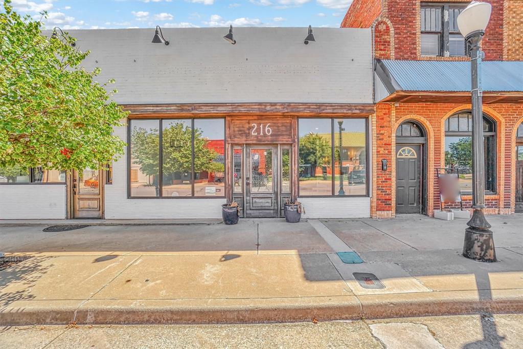Photo 1 of 30 — 216 W Broadway Avenue, Elk City, OK 73644