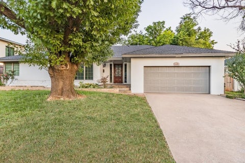 Photo of 1906 Dorchester Drive, Oklahoma City, OK 73120 (MLS # 1241084)