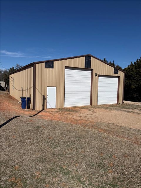 Photo of 2308 Crest Lane, Guthrie, OK 73044 (MLS # 1243291)