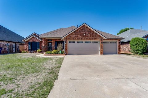 Photo of 821 W Cabillo Way, Mustang, OK 73064 (MLS # 1229099)