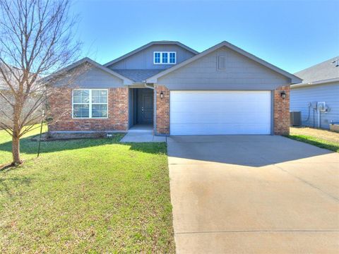 Photo of 10608 NW 20th Street, Yukon, OK 73099 (MLS # 1218030)