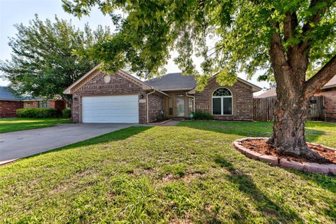 Photo of 2620 Sequoyah Avenue, Moore, OK 73160 (MLS # 1238453)