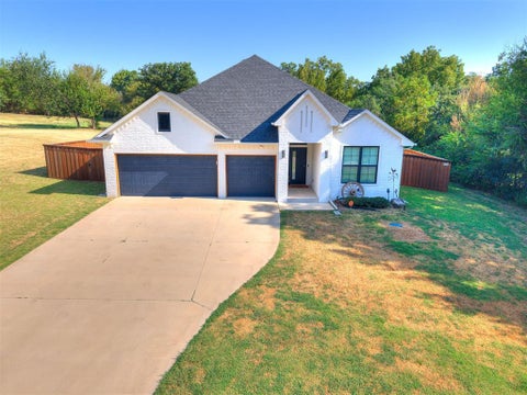Photo of 11127 E Sewell Avenue, Choctaw, OK 73020 (MLS # 1244409)