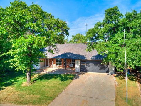 Photo of 1301 Mary Lee Lane, Edmond, OK 73034 (MLS # 1233078)