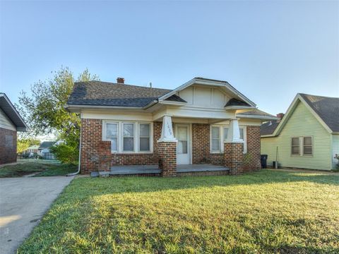 Photo of 1609 NE 18th Street, Oklahoma City, OK 73111 (MLS # 1230500)