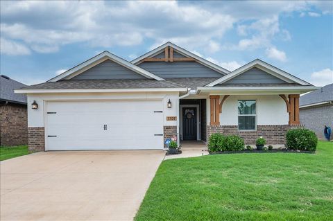 Photo of 3308 Pagoda Pead Drive, Yukon, OK 73099 (MLS # 1235038)
