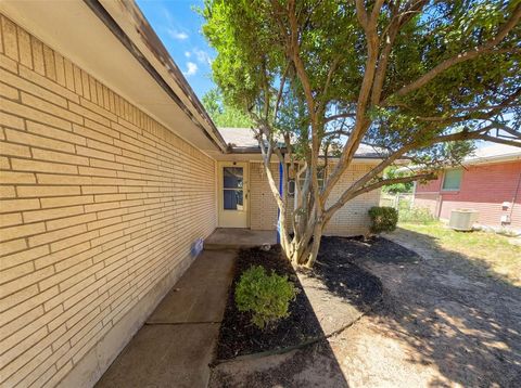 Photo of 7629 NW 14th Street, Oklahoma City, OK 73127 (MLS # 1236972)