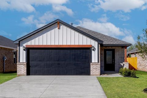 Photo of 12712 Carrara Lane, Yukon, OK 73099 (MLS # 1229673)