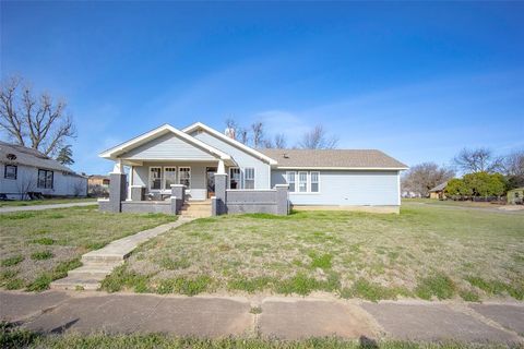 Photo of 209 N Rush Avenue, Rush Springs, OK 73082 (MLS # 1220496)