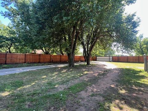 Photo of 229 E Juniper Lane, Mustang, OK 73064 (MLS # 1230087)