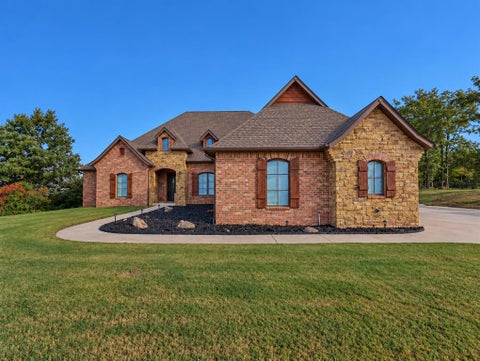 Photo of 17013 Reedser Way, Choctaw, OK 73020 (MLS # 1252608)