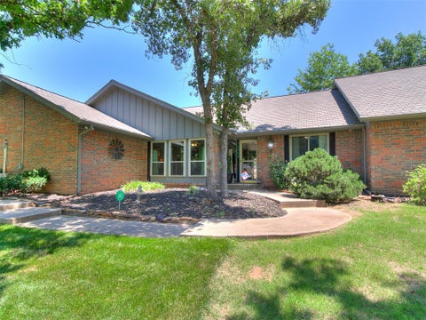 Photo of 12808 Teakwood Drive, Edmond, OK 73013 (MLS # 1251096)