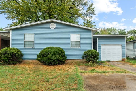 Photo of 1138 E Alice Street, Shawnee, OK 74801 (MLS # 1248698)