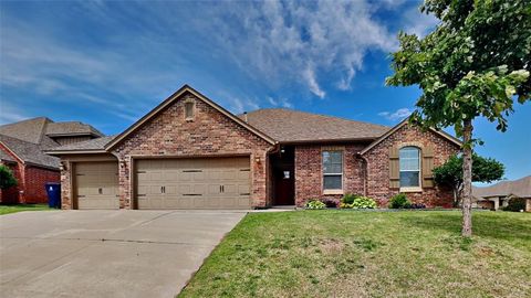 Photo of 725 Dusty Trail, Yukon, OK 73099 (MLS # 1234648)