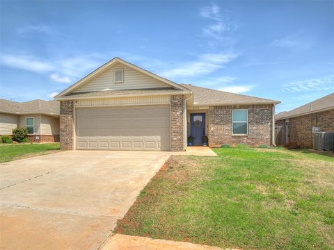 Photo of 4320 Siena Ridge Boulevard, Mustang, OK 73179 (MLS # 1224173)