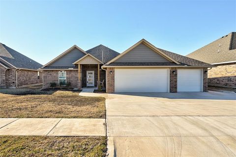 Photo of 2820 Summit Crossing Parkway, Norman, OK 73071 (MLS # 1222060)