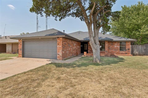 Photo of 1617 Shadow Court, Edmond, OK 73013 (MLS # 1242897)