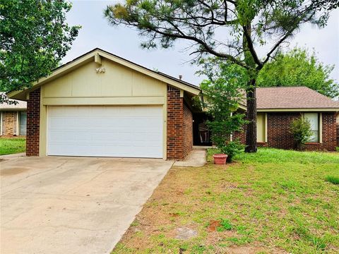 Photo of 10325 Exter Avenue, Yukon, OK 73099 (MLS # 1225881)