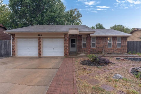 Photo of 525 Holly Hill Road, Edmond, OK 73003 (MLS # 1248778)