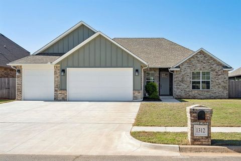 Photo of 1312 Monterey Drive, Norman, OK 73072 (MLS # 1228329)
