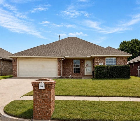 Photo of 328 S Castle Ridge Lane, Mustang, OK 73064 (MLS # 1244002)