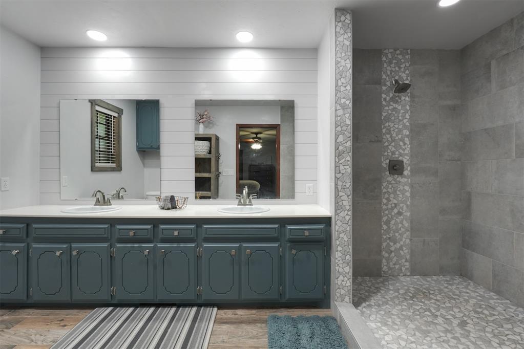 Shawnee, Oklahoma 74804, United States, 4 Bedrooms Bedrooms, ,3 BathroomsBathrooms,Residential,Active,164965