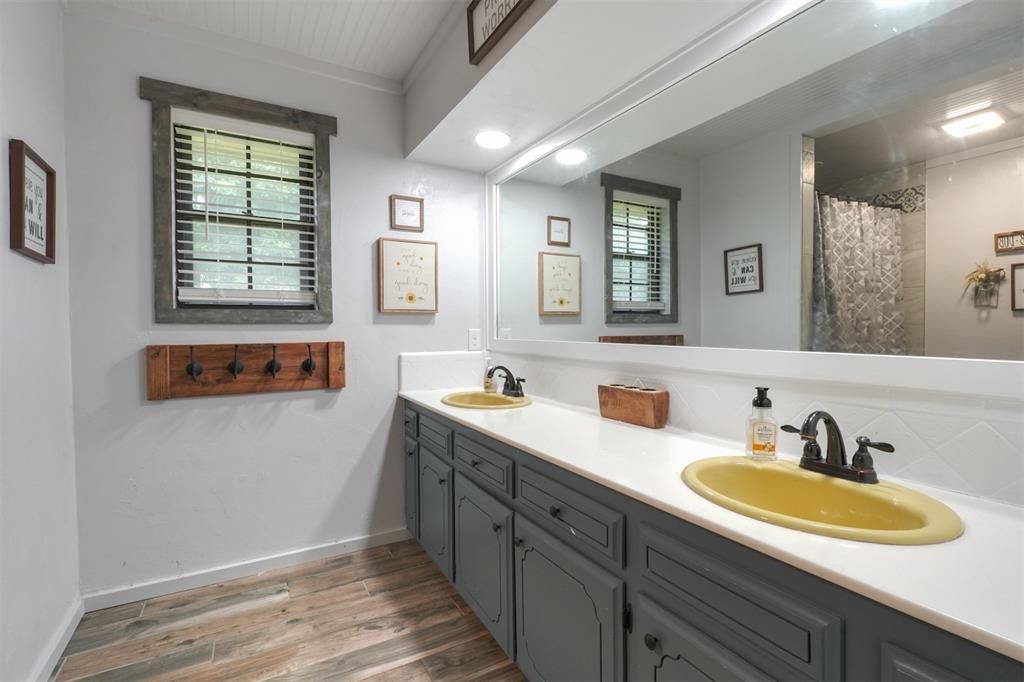 Shawnee, Oklahoma 74804, United States, 4 Bedrooms Bedrooms, ,3 BathroomsBathrooms,Residential,Active,164965