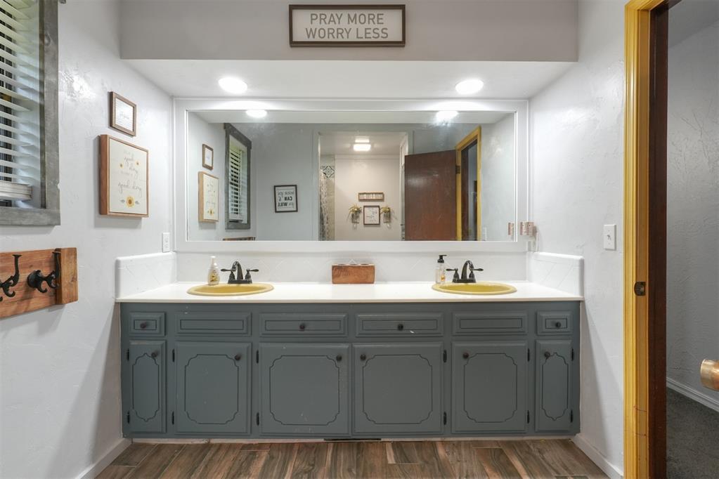 Shawnee, Oklahoma 74804, United States, 4 Bedrooms Bedrooms, ,3 BathroomsBathrooms,Residential,Active,164965