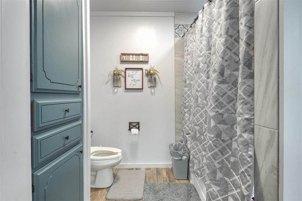 Shawnee, Oklahoma 74804, United States, 4 Bedrooms Bedrooms, ,3 BathroomsBathrooms,Residential,Active,164965