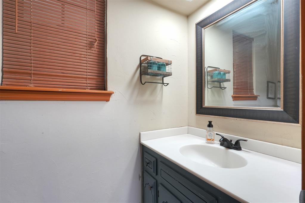 Shawnee, Oklahoma 74804, United States, 4 Bedrooms Bedrooms, ,3 BathroomsBathrooms,Residential,Active,164965