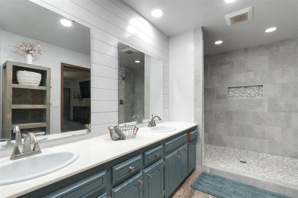 Shawnee, Oklahoma 74804, United States, 4 Bedrooms Bedrooms, ,3 BathroomsBathrooms,Residential,Active,164965