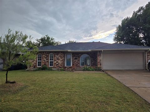 Photo of 4825 Eric Drive, Oklahoma City, OK 73135 (MLS # 1228495)