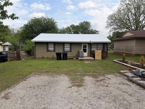 Photo of 511 S 7th Street, Noble, OK 73068 (MLS # 1224192)