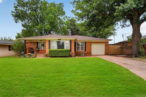 Photo of 1014 W E Avenue, Elk City, OK 73644 (MLS # 1230474)