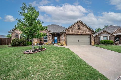 Photo of 2236 Timber Ridge Rdg, Yukon, OK 73099 (MLS # 1230045)