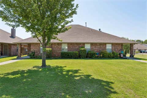 Photo of 400 N Willowood Drive #400 and 402, Yukon, OK 73099 (MLS # 1233500)