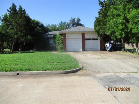 Photo of 816 NE 25th Street, Oklahoma City, OK 73105 (MLS # 1202805)