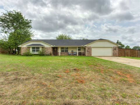 Photo of 1724 E Mohr Lane, Mustang, OK 73064 (MLS # 1223993)