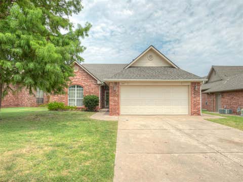 Photo of 325 Crossland Court, Edmond, OK 73003 (MLS # 1243247)