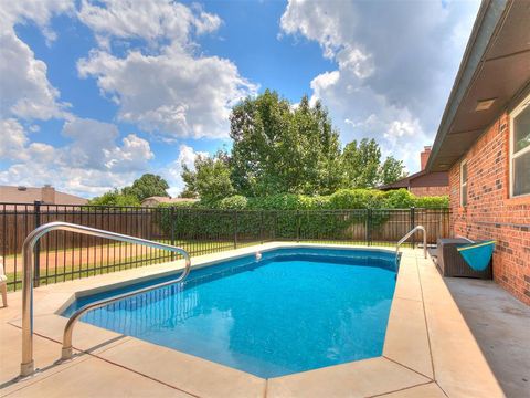 Photo of 1506 Glenwood Drive, Moore, OK 73160 (MLS # 1231401)