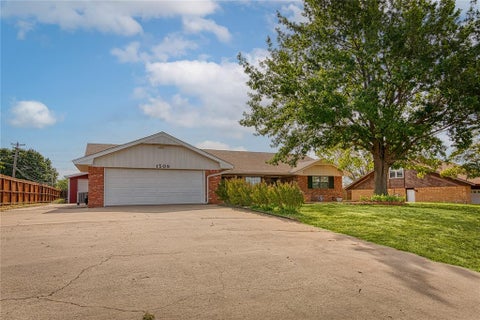 Photo of 1509 N Temple Street, Cordell, OK 73632 (MLS # 1246054)