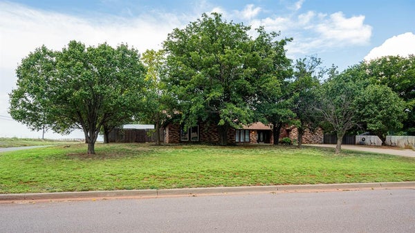 321 GRISSOM DR, ELK CITY, OK 73644 - Image 992f870f6ca27c4baaa7f034d035c821/1995164392