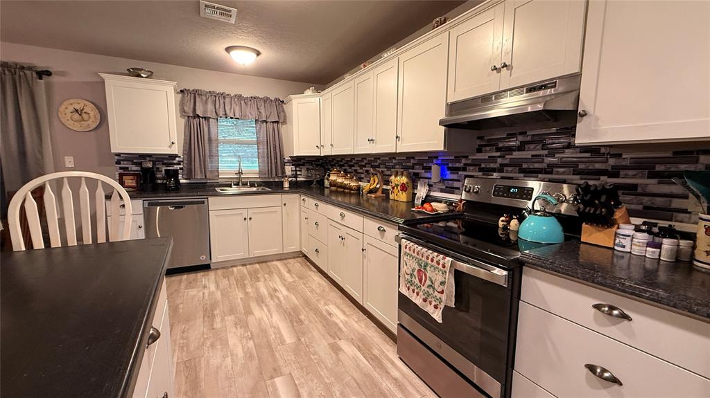 Shawnee, Oklahoma 74801, United States, 3 Bedrooms Bedrooms, ,2 BathroomsBathrooms,Residential,Active,198604